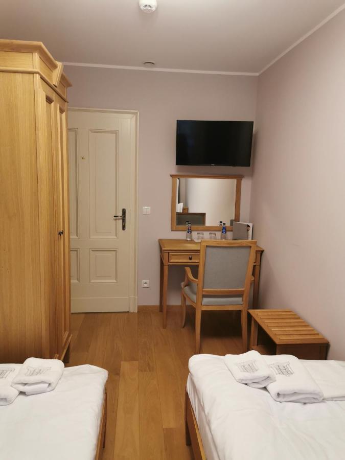 Kasztanowy Palac Swadzim Exteriér fotografie