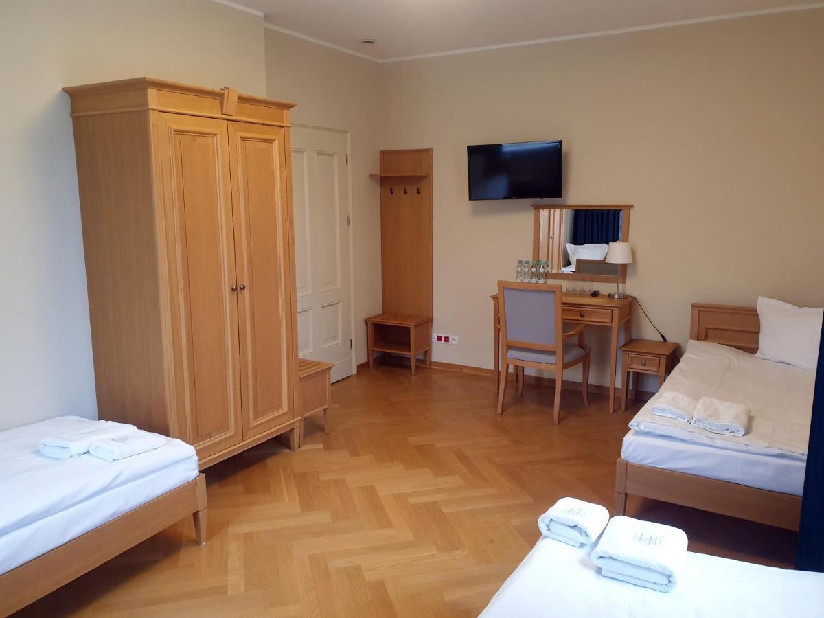 Kasztanowy Palac Swadzim Exteriér fotografie