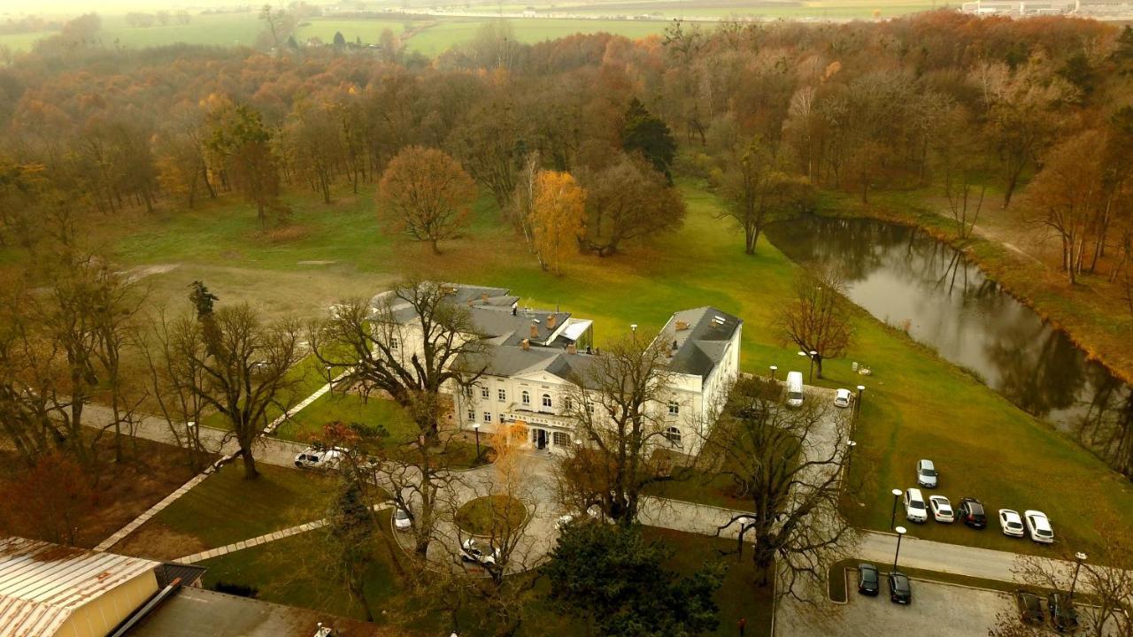 Kasztanowy Palac Swadzim Exteriér fotografie
