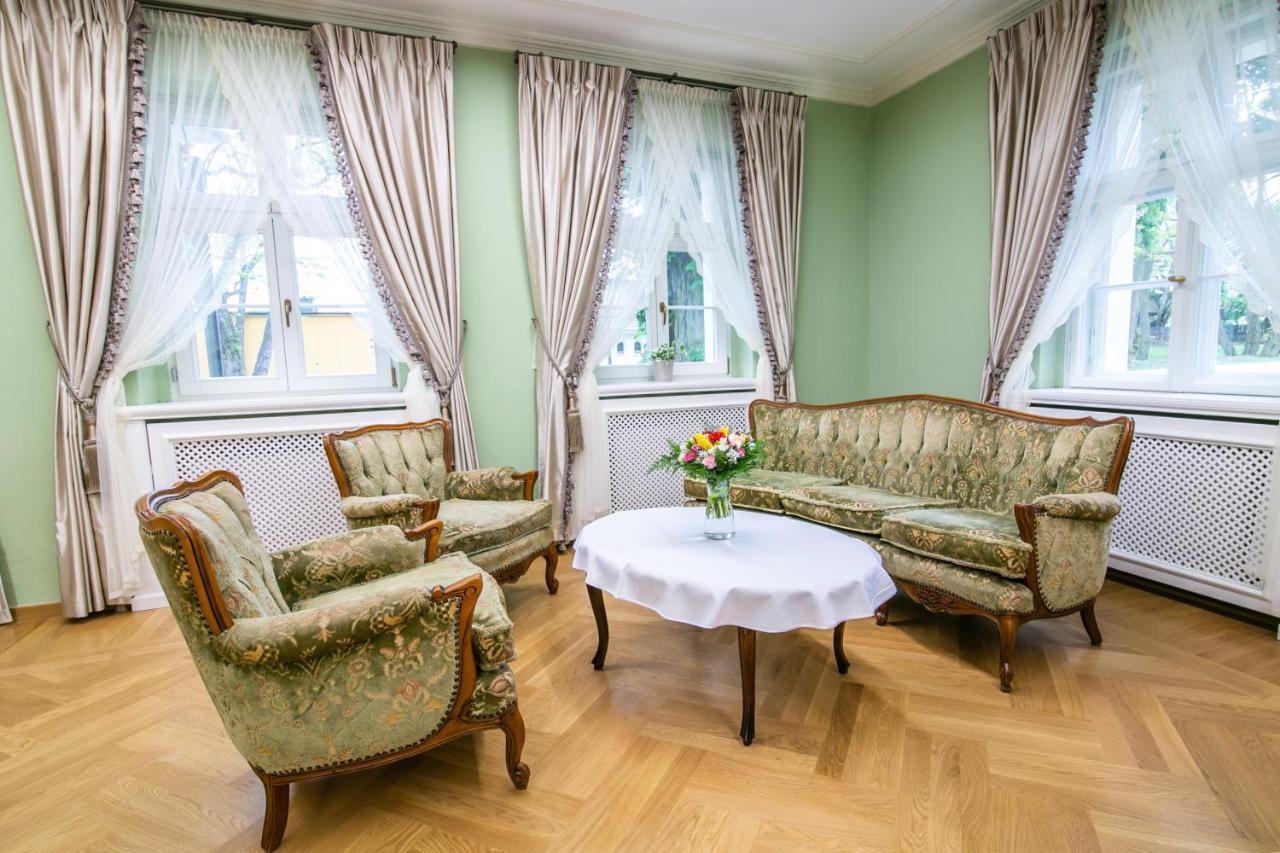 Kasztanowy Palac Swadzim Exteriér fotografie