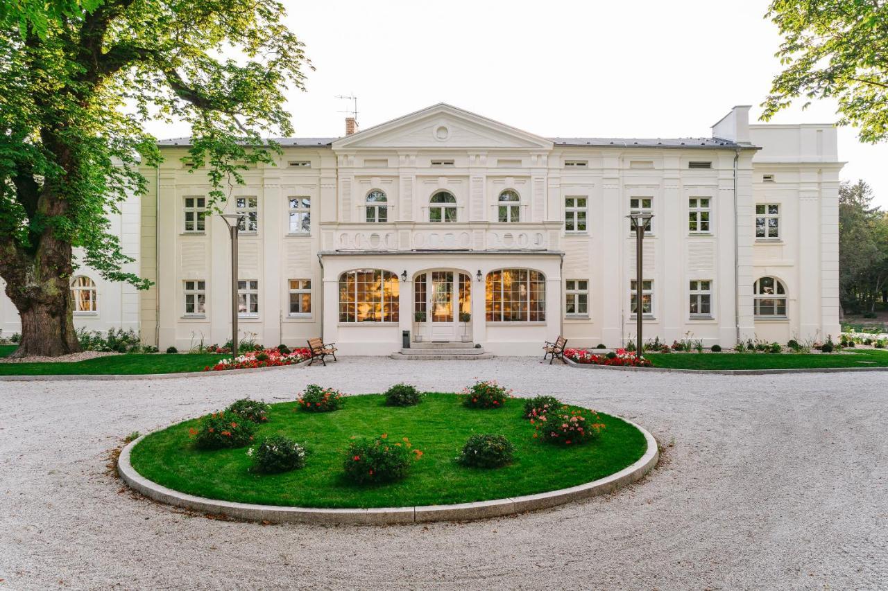 Kasztanowy Palac Swadzim Exteriér fotografie
