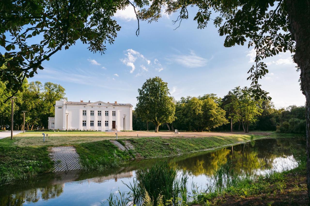 Kasztanowy Palac Swadzim Exteriér fotografie