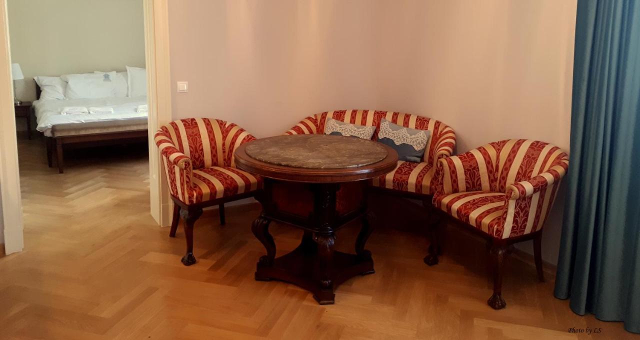 Kasztanowy Palac Swadzim Exteriér fotografie